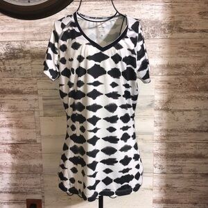 Nike pro black and white shirt size large Nike active wear gym wear Nike pro top